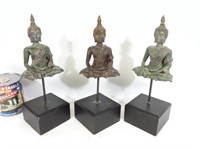 3 statues de Bouddha en plastique