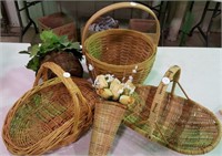5 woven baskets, various sizes