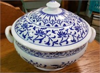Blue & White Soup Tureen with lid, 2 handles
