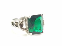 STERLING SILVER GREEN GEMSTONE RING W ROPE ACCENT
