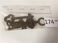 Lot of 5 Skeleton Keys