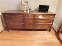 Drexel Heritage 9 drawer dresser, Oak,