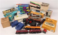 LARGE LOT OF TRAINS & ACCESSORIES MARKLIN ATHEARN