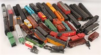 LARGE MIXED GROUPING OF MODEL TRAINS