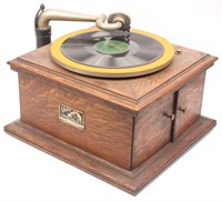 EARLY 20TH CENTURY WOODEN VICTOR TALKING MACHINE