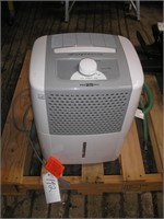 Frigidair 25 Pint Dehumidifier (like new)