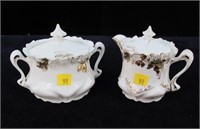 Lot, cream and sugar with gold gilt decoration,