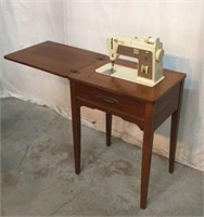 Singer Sewing Machine in Cabinet 3A
