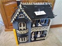 Large Wooden Dollhouse w/Figurines Included