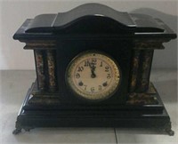 New Haven Clock Co. Windup clock
