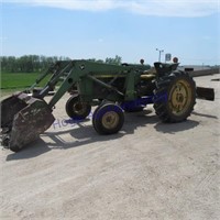 JD 2640 tractor w/JD #146 loader