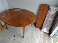 SOLD WOOD DINING ROOM TABLE w/3 Leafs
