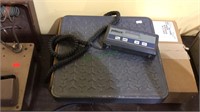 Hand held Pelouze lb and kg weight scale, seems