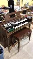 Wurlitzer organ with the bench works fine , says