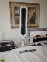 Lot #32 Enviracaire oscillating floor fan with