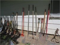 LOTS YARD & GARDEN TOOLS