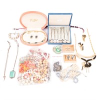 Assorted costume jewelry, mostly pearls