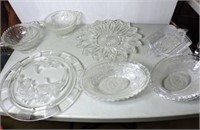 Footed cake plate