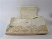 19TH CENTURY LACE LINEN TABLECLOTH WITH 12 NAPKINS