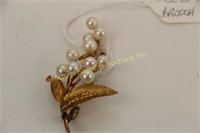 14K YELLOW GOLD AND PEARL FOLIATE BROOCH