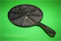 Cast Iron H Corn Bread Wedge Skillet 8 CB