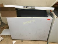 Simplicity Chest Freezer - 46 x 27 x 33