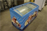 Blue Bunny RIO S-150 Curved Glass Lid Freezer,