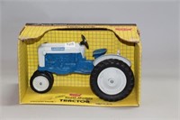 FORD 4000 NARROW FRONT TRACTOR 1/16 W/BOX