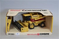 NEW HOLLAND TR96 COMBINE S.E 1/32 W/ BOX