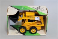 J.D SKID STEER 1/16 WITH BOX