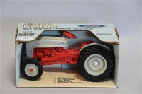 FORD NAA GOLDEN JUBILEE TRACTOR 1/16 W/ BOX