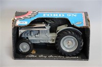 FORD 9N TRACTOR 1993 THE TOY TRACTOR TIMES 1/16