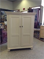 Shabby Chic-Style Entertainment Cabinet