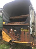 Gruett C586 Forage Box with Floation Tires