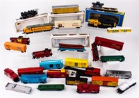 Lot of HO Scale Train Cars & Locomotives
