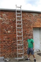 28' Commercial Grade Aluminum Ladder
