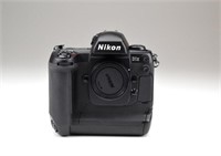 Nikon D1X 35mm 5.3 MP Digital SLR Camera