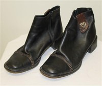 BRIGHTON BLACK WITH BROWN BOOT, SIZE 8