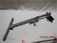 Adjustable metal mountable gun rack