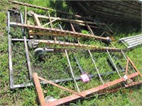 Rolling scaffolding and trailer tailgate