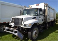 2005 INTERNATIONAL 7400 DT570