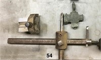 Lot: machinist V-Block with clamp; gasket &c.