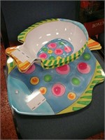 Set of 4 fish shaped plastic trays and bowls