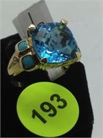 14K YELLOW GOLD RING WITH BLUE TOPAZ CENTER STONE