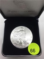 2013 SILVER EAGLE IN PRESENTATION CASE WITH SLEEVE
