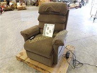 UPHOLSTERED LIFT CHAIR