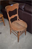 Anitque Oak Chair w/ Round Seat