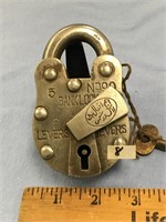 Antique looking padlock with key       (g 22)