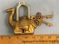 4.5" brass camel padlock         (k 150)