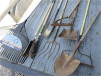 long tools lot (nice diggers-rake-pitchfork-etc)
